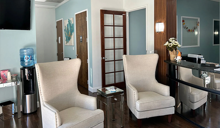 Florida Medical Orthopedic & Spine Institute's left waiting area